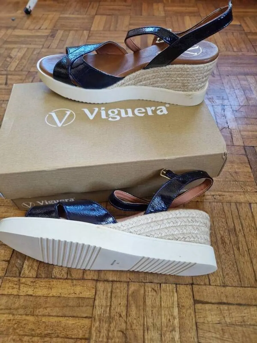Viguera navy sandle shoe - Image 2