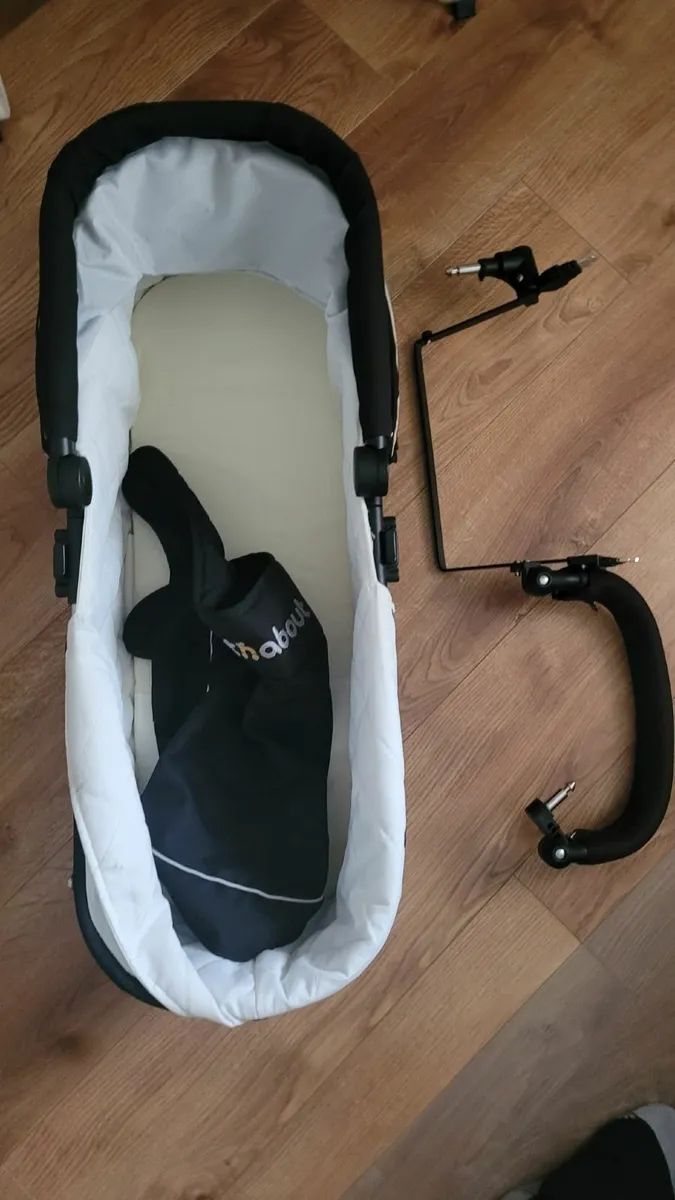 Out and about (double) carrycot and adapter - Image 1
