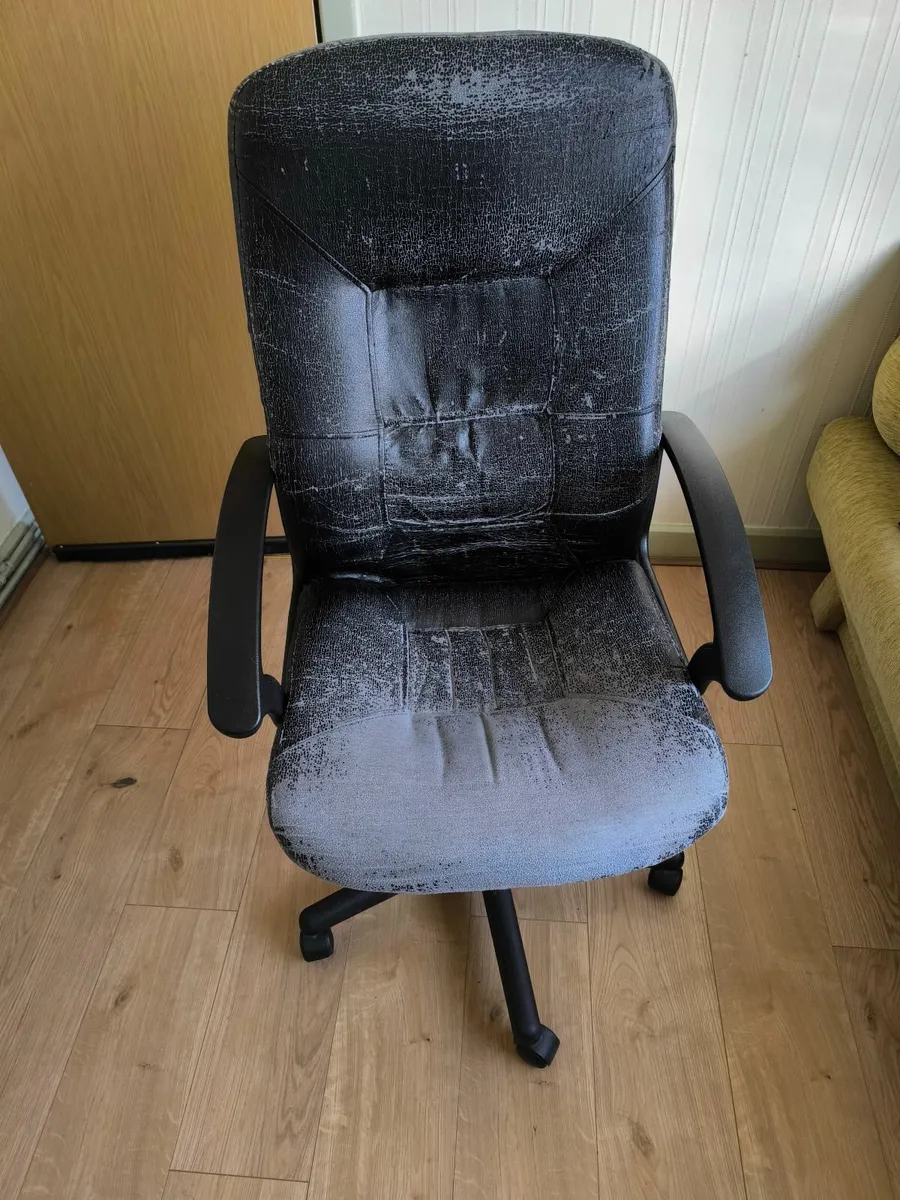 Office chair - Image 1