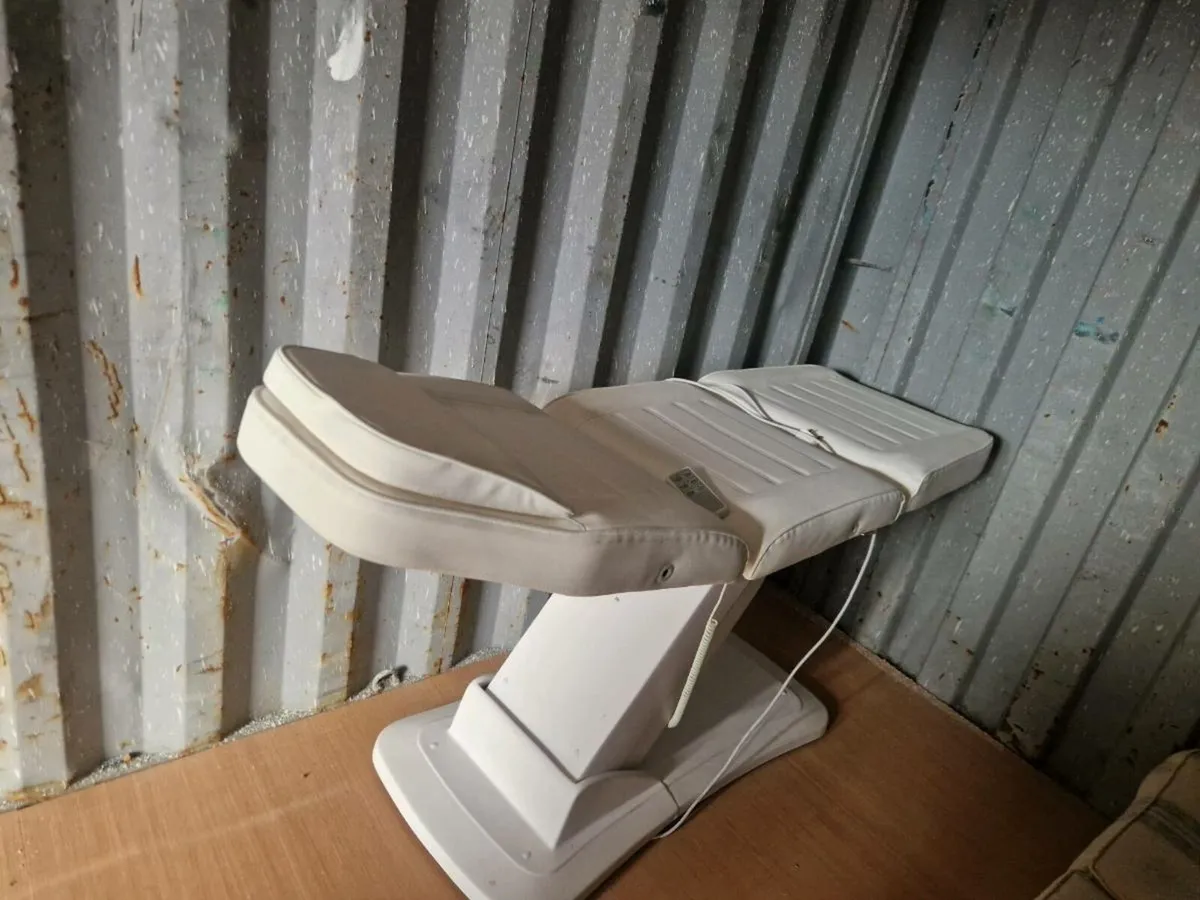 Massage bed - Image 1