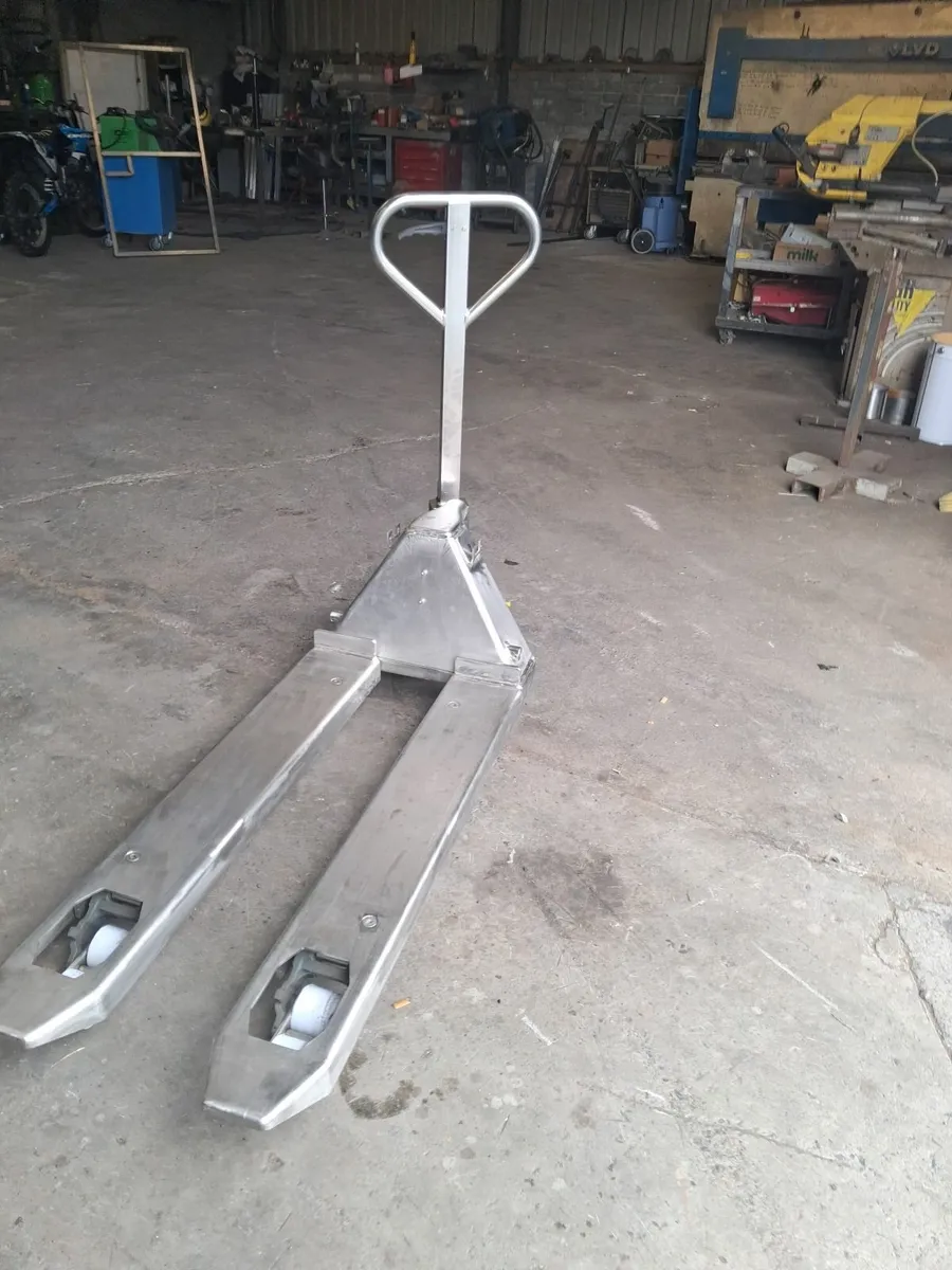 Pallet truck - Image 1