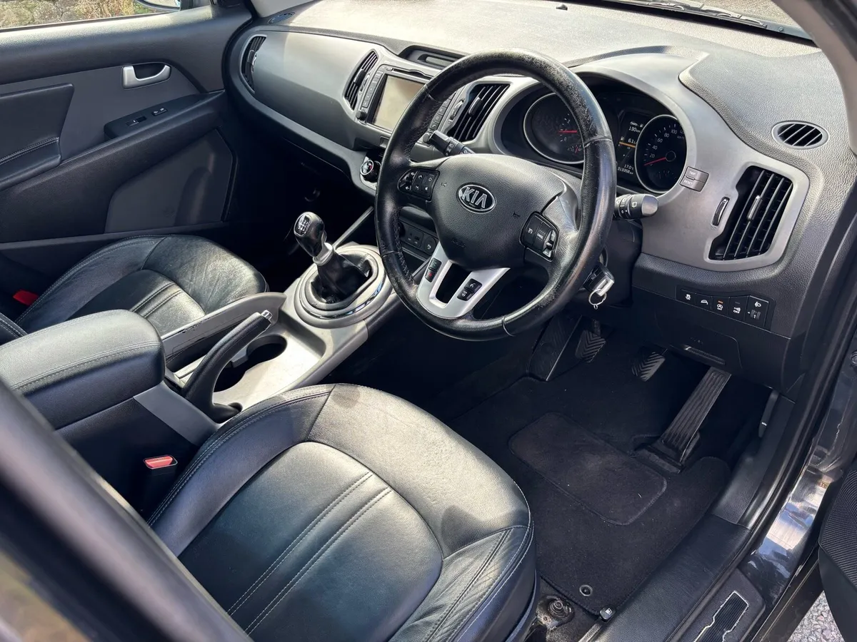 1.7 CRDI PLATINUM SE - TAX 05-26 - Image 4