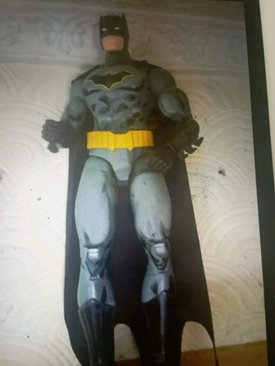DC COMICS BATMAN FREE STANDING FIGURE - Image 1