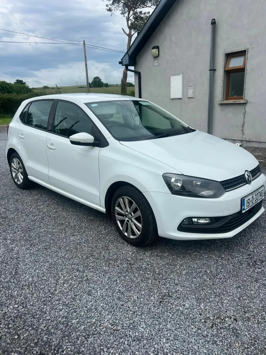 Volkswagen Polo 2015 - Image 2