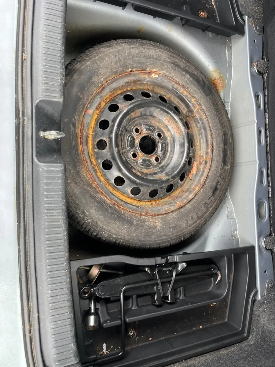 Toyota Corolla 2002 - Image 2