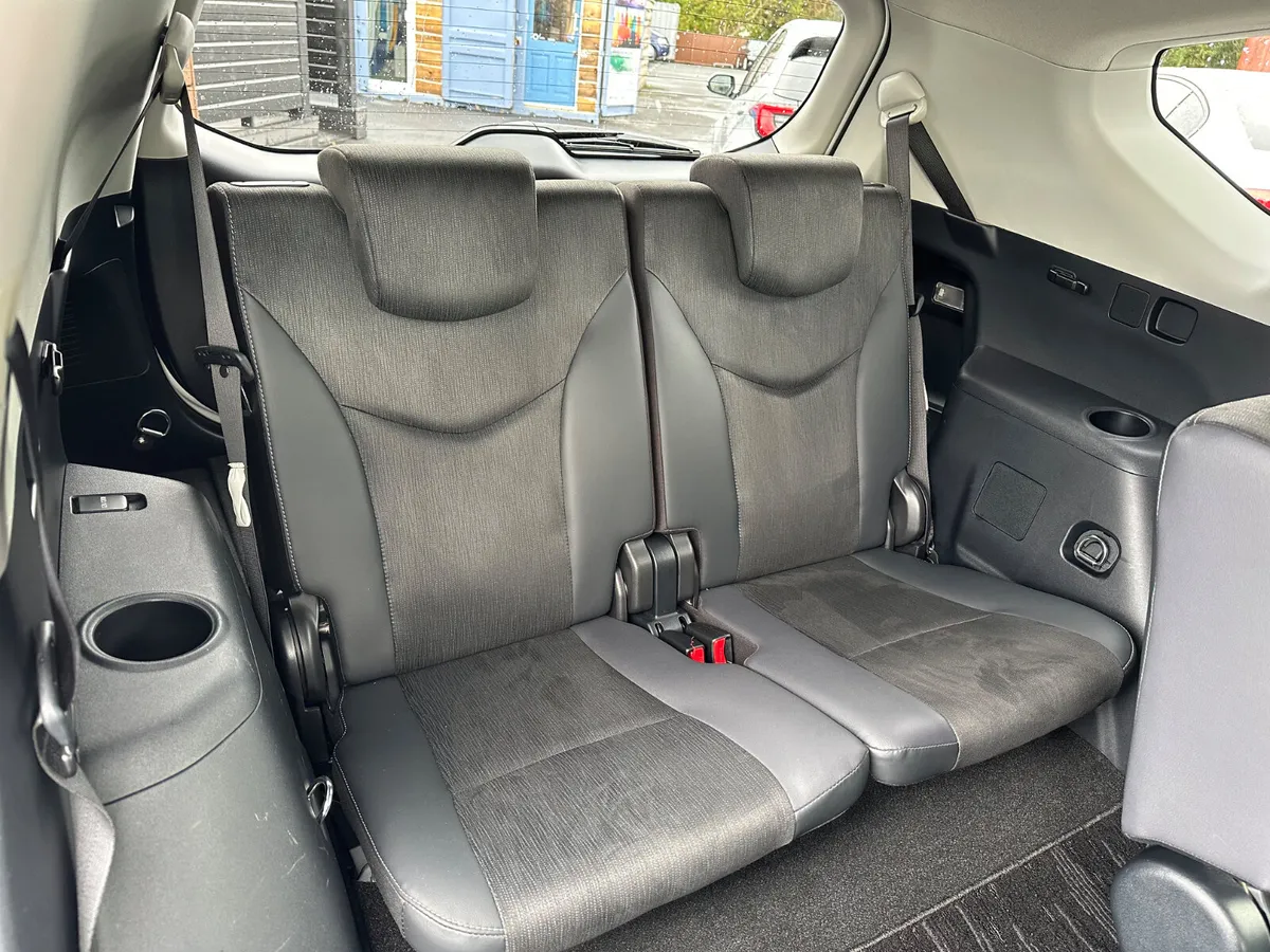 7 seats - Leather interior - Hybrid Self Charging - Image 4