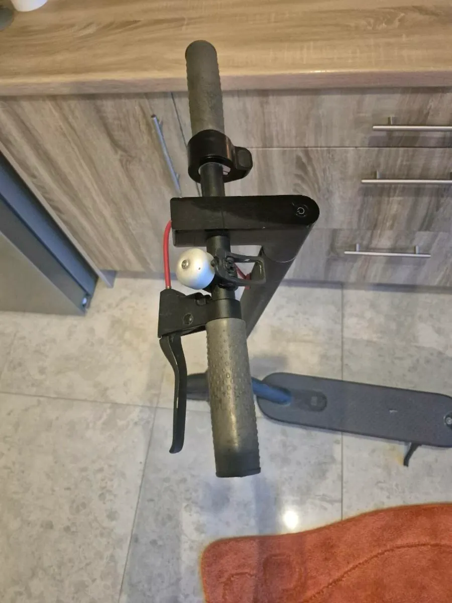 Xiaomi M365 Electric Scooter with charger, excelle - Image 2