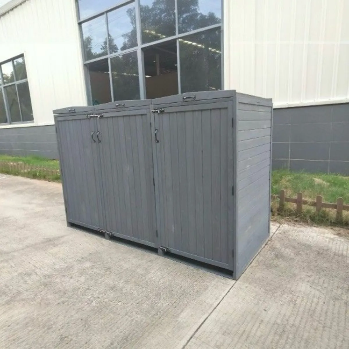 Deluxe Wheelie Bin Storage with Gas Struts – 3 Bay - Image 1