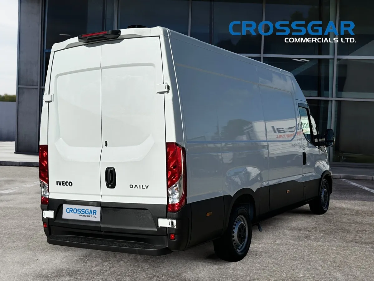 LOW MILEAGE FSH 3.5 TON BRAKED TOWING WEIGHT - Image 4