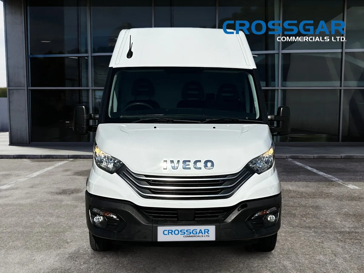 LOW MILEAGE FSH 3.5 TON BRAKED TOWING WEIGHT - Image 3