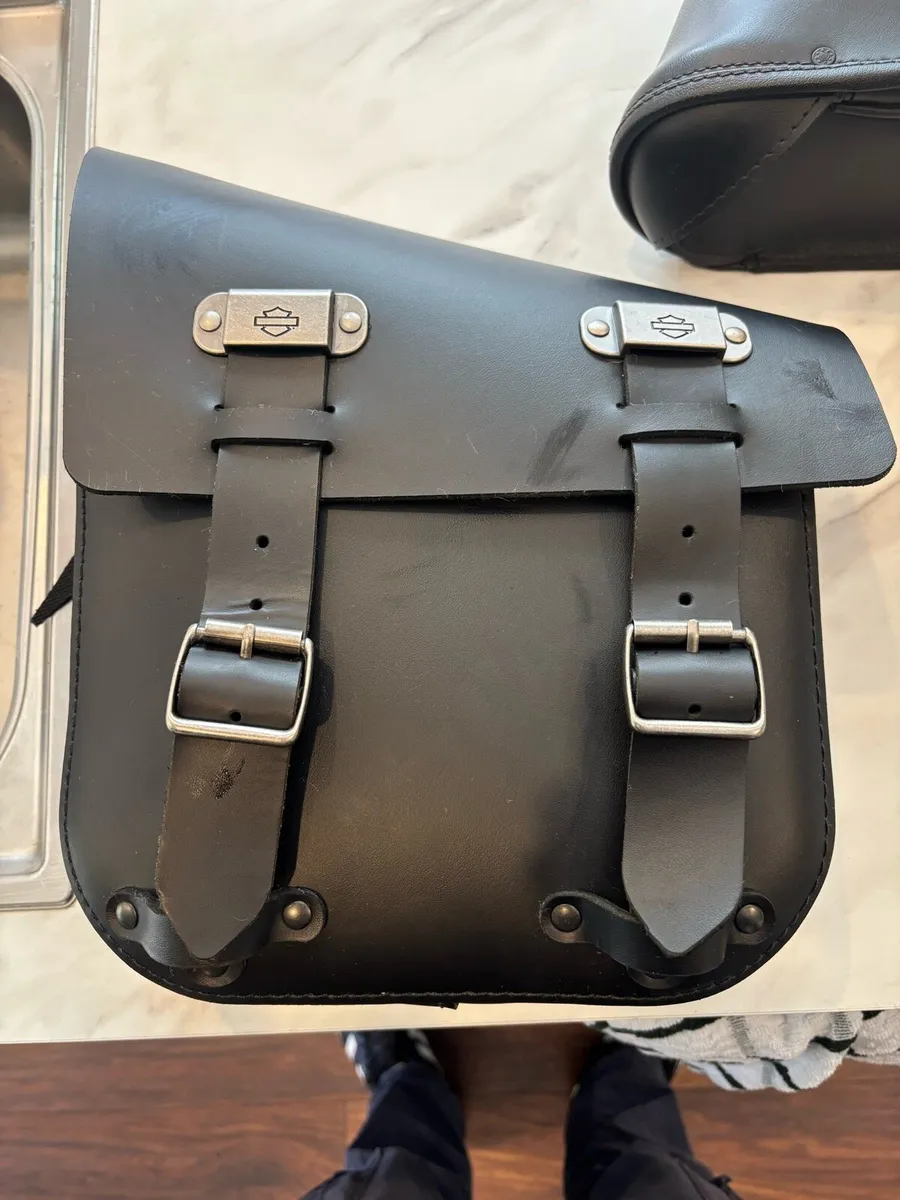 Harley Davidson softail swingarm leather bag - Image 2