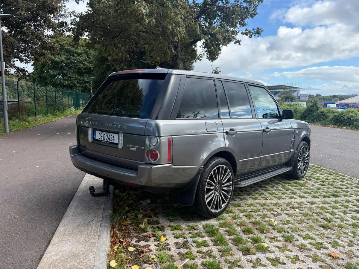 2009 Range Rover Vogue SE TDV8 **TAX+CVRT** - Image 3