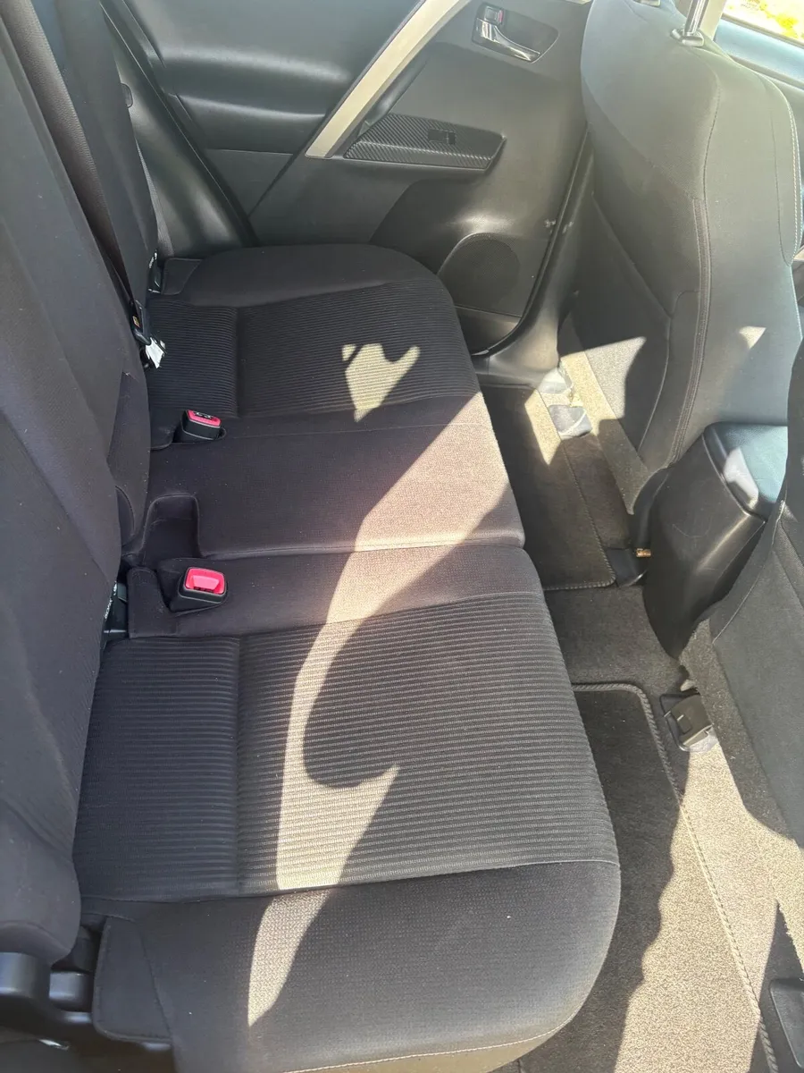 Toyota RAV4 2015 - Image 2