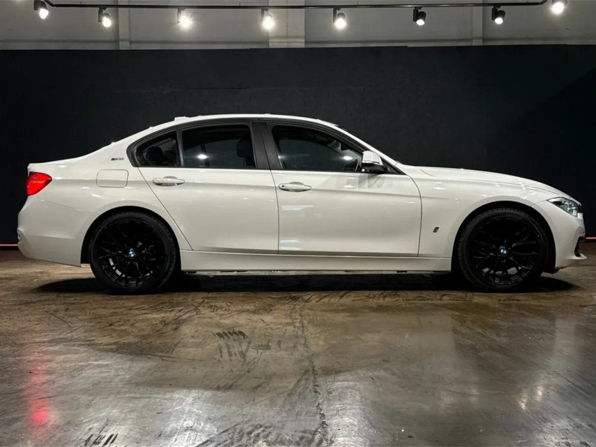 BMW 3-Series 330e HYBRID AUTOMATIC - REVERSE CAMER - Image 3