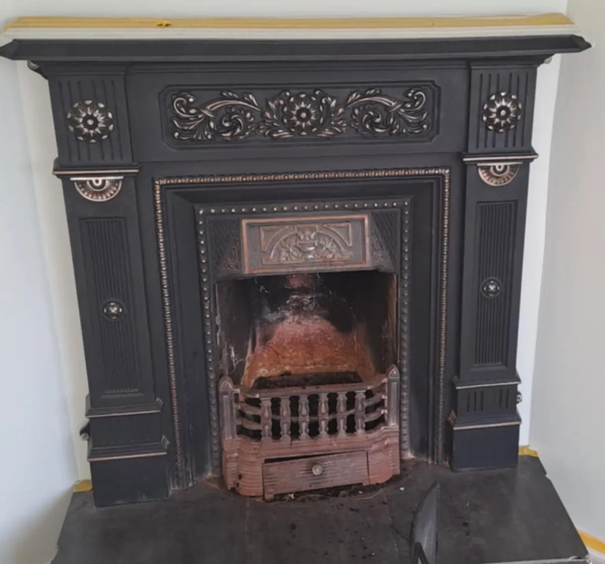 Cast iron fireplace - Image 1