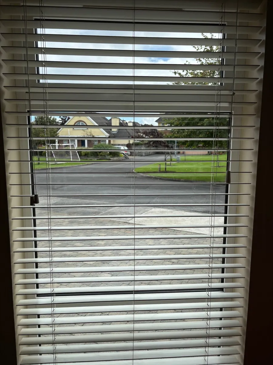 Venetian Blinds - Image 2