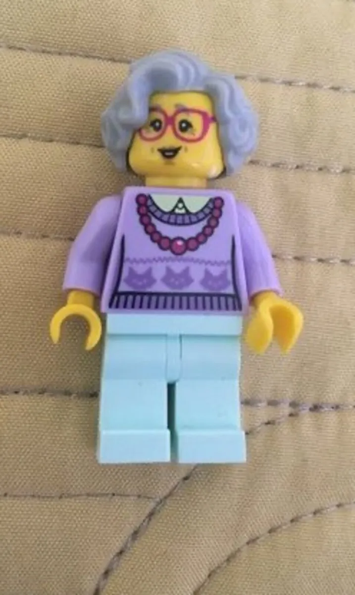 Lego Minifigure - Grandma - Image 1