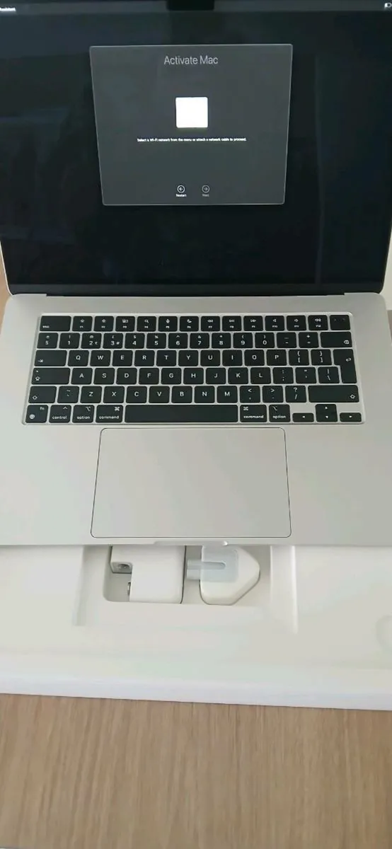 Apple Macbook Air 15-3 - Image 2