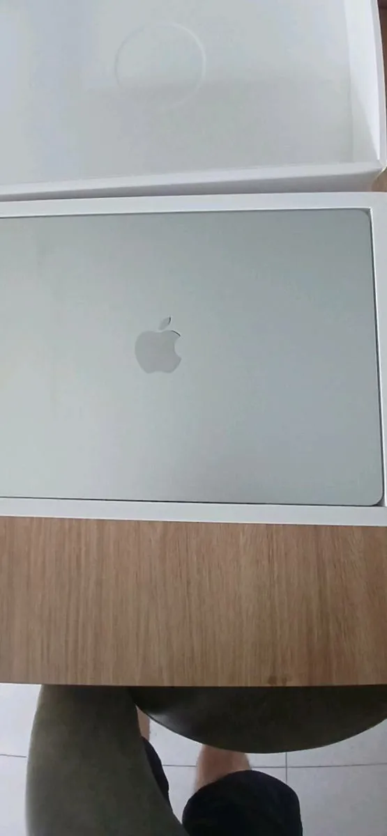 Apple Macbook Air 15-3 - Image 4