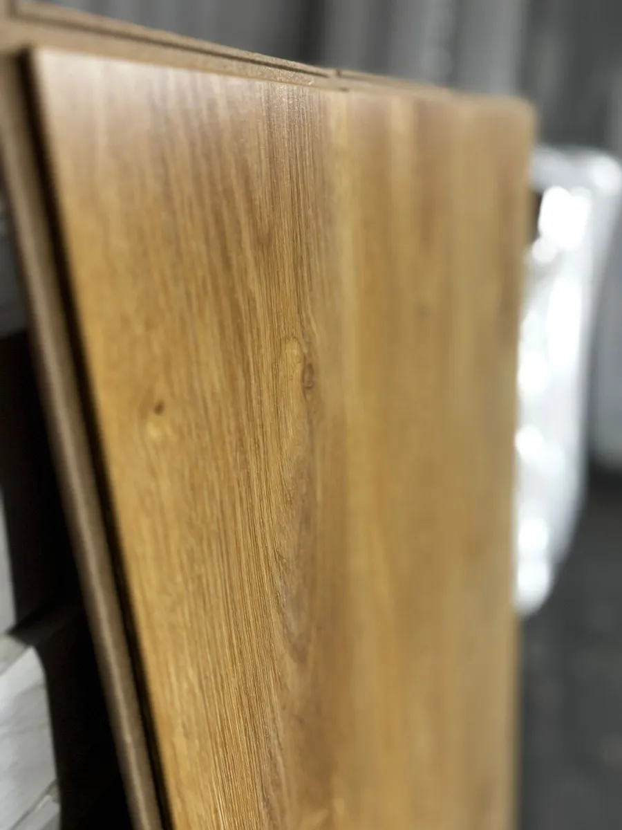 Laminated flooring - Image 1