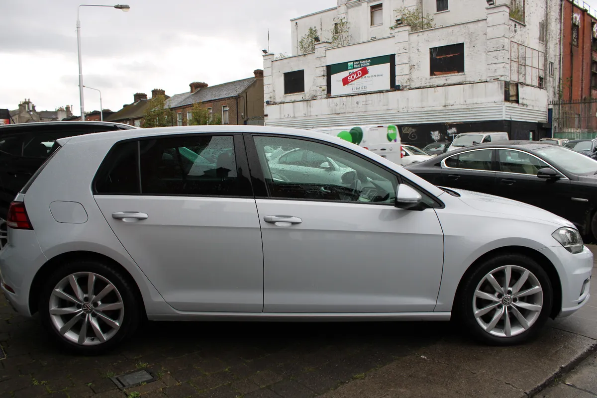 Volkswagen Golf 1.6 TDI HIGHLINE MANUAL 2017 - Image 3