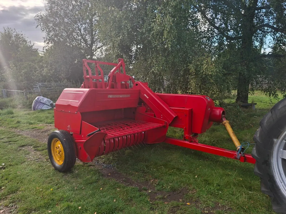 Massey Ferguson 690 with square baler - Image 4