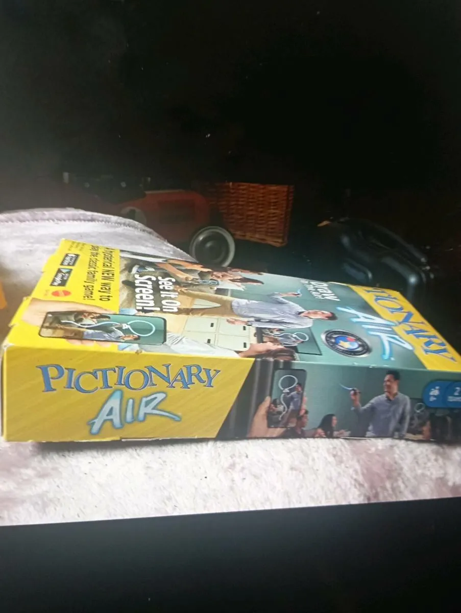 PICTIONRY  AIR 2 -INTERACTIVE FAMILY PARTY GAME - Image 3