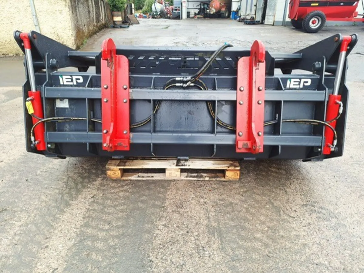 2022 IEP 2.4m BG2250 Bucket Grab (7'6") - Image 2