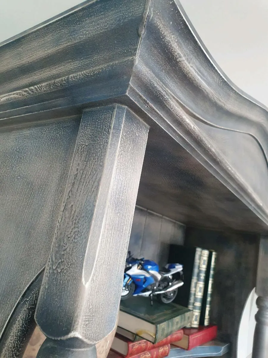 Old world Vintage dresser - Image 3