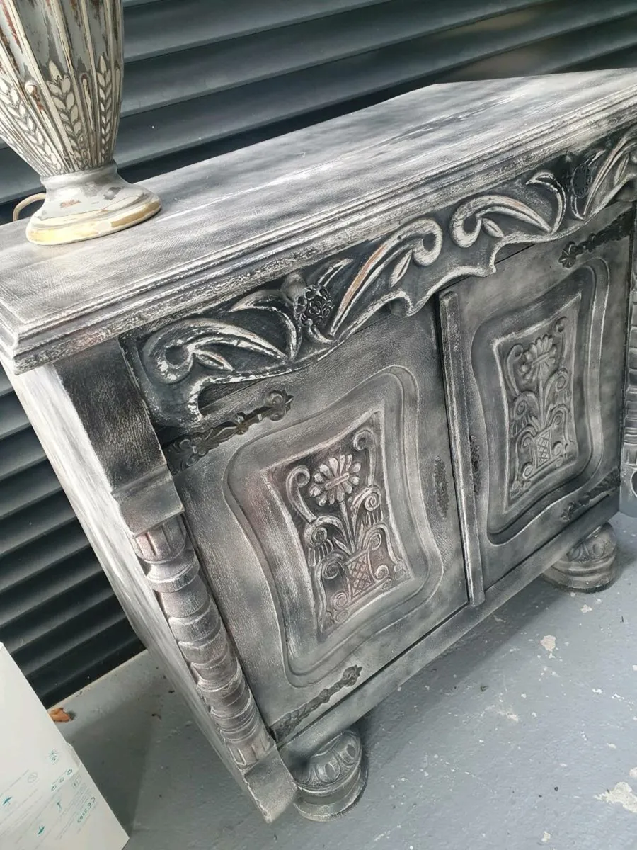 Old world vintage sideboard - Image 1