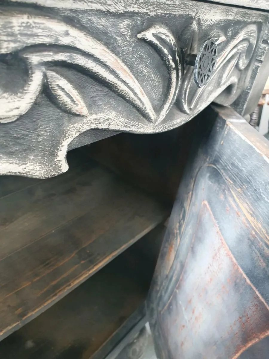 Old world vintage sideboard - Image 3