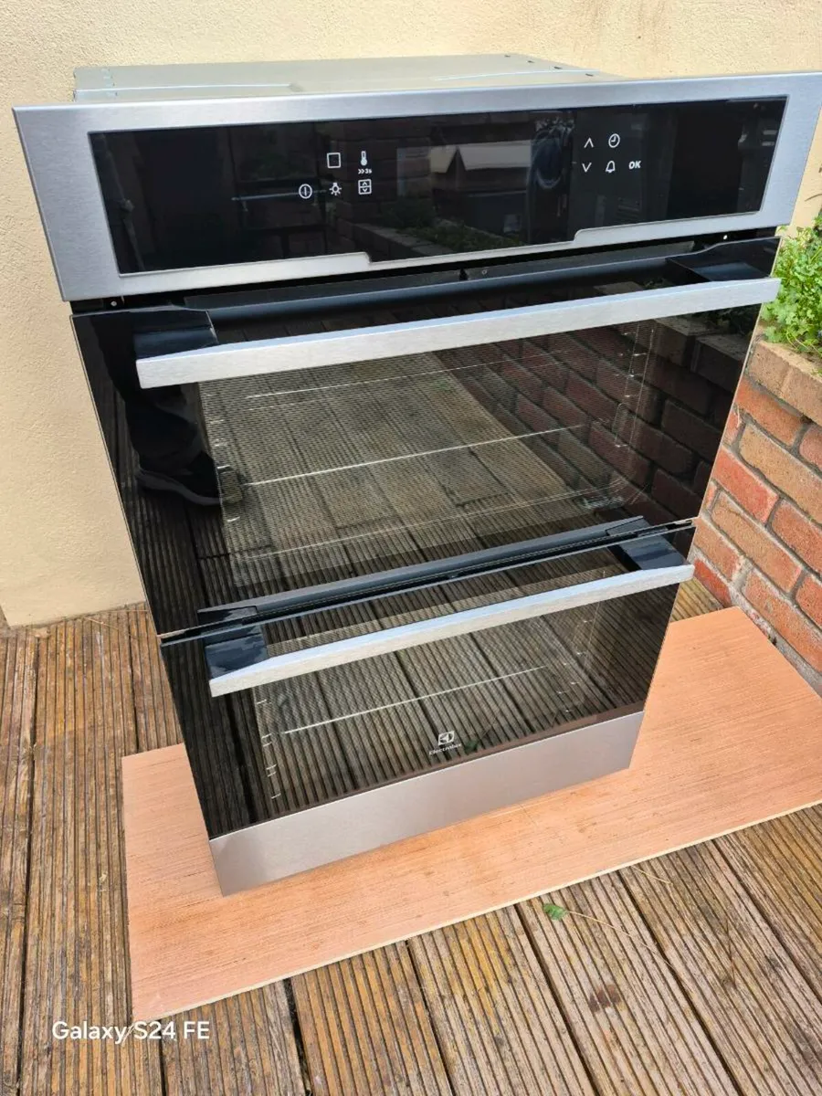 Electrolux Built in double oven - Image 2