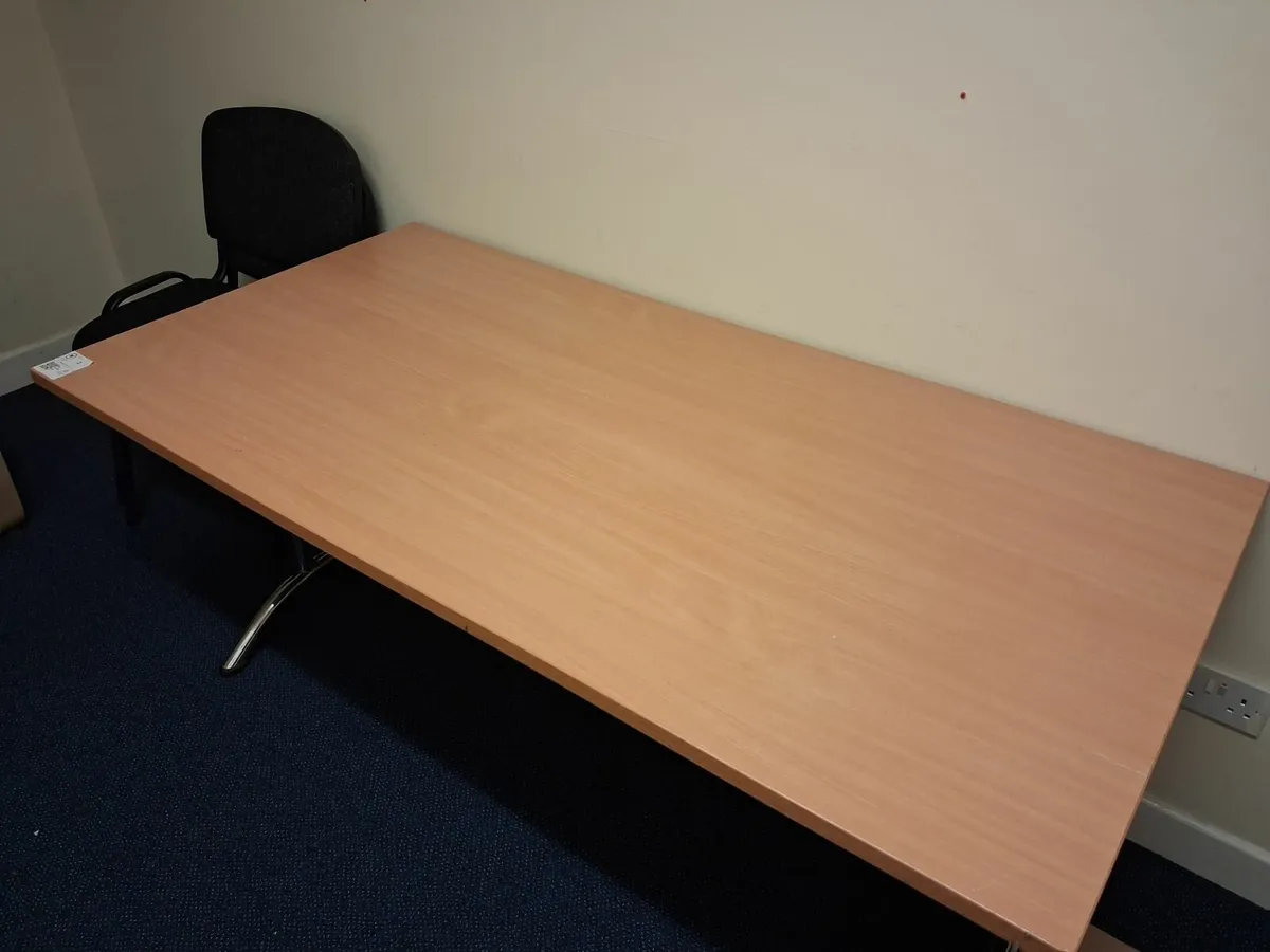 Online Auction Of An Office Desk, Chairs & More! - Image 1