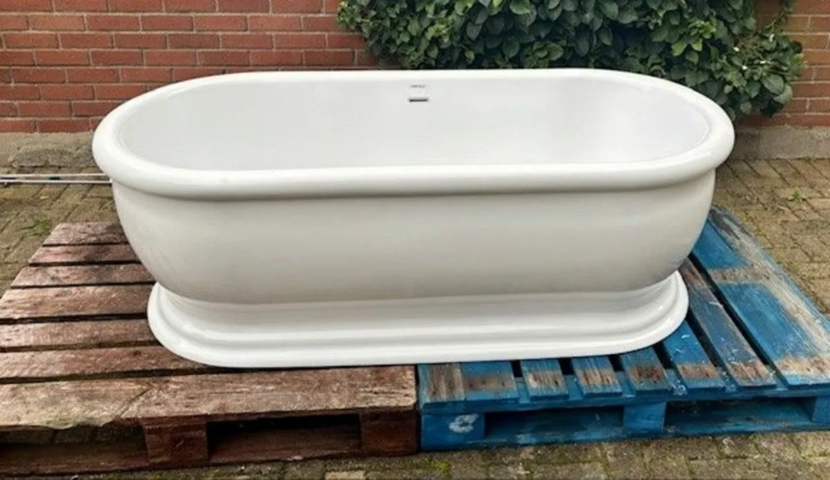 Heritage Bath tub and Bath mixer - Image 1