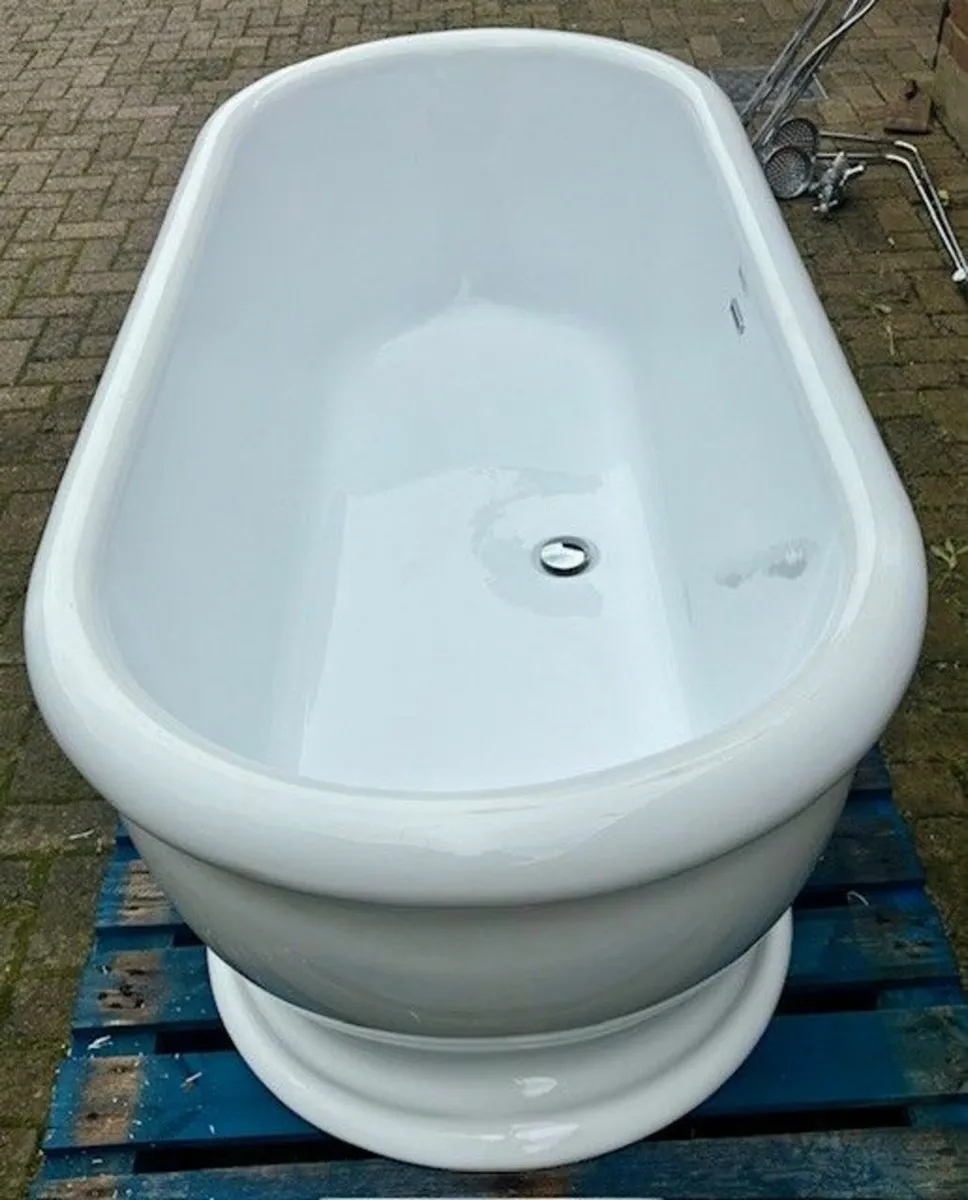 Heritage Bath tub and Bath mixer - Image 4