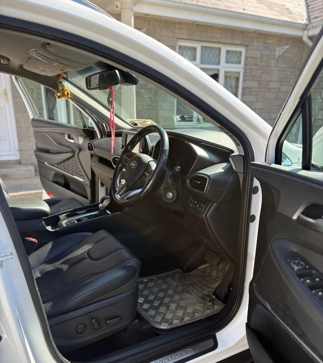 Hyundai Santa Fe 4WD Executive Plus - Image 2