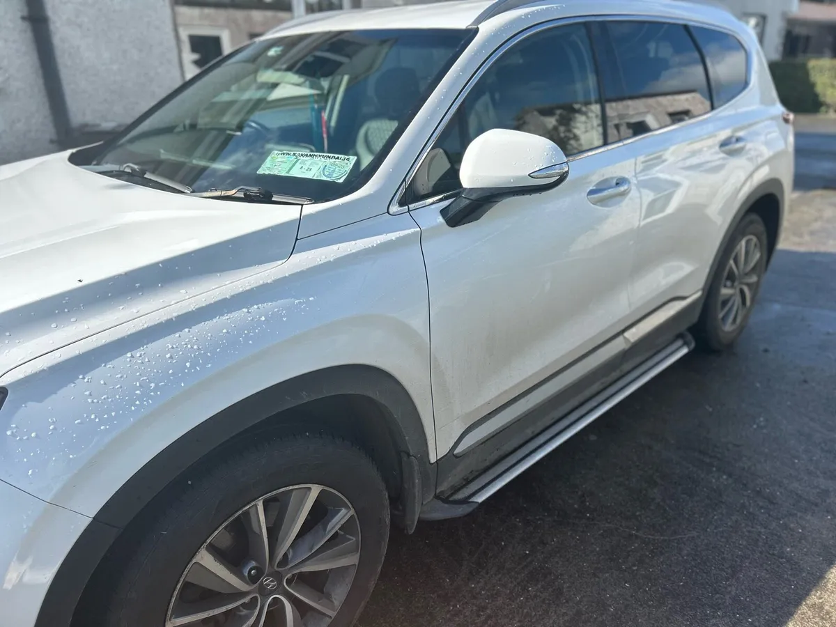 Hyundai Santa Fe 4WD Executive Plus - Image 3