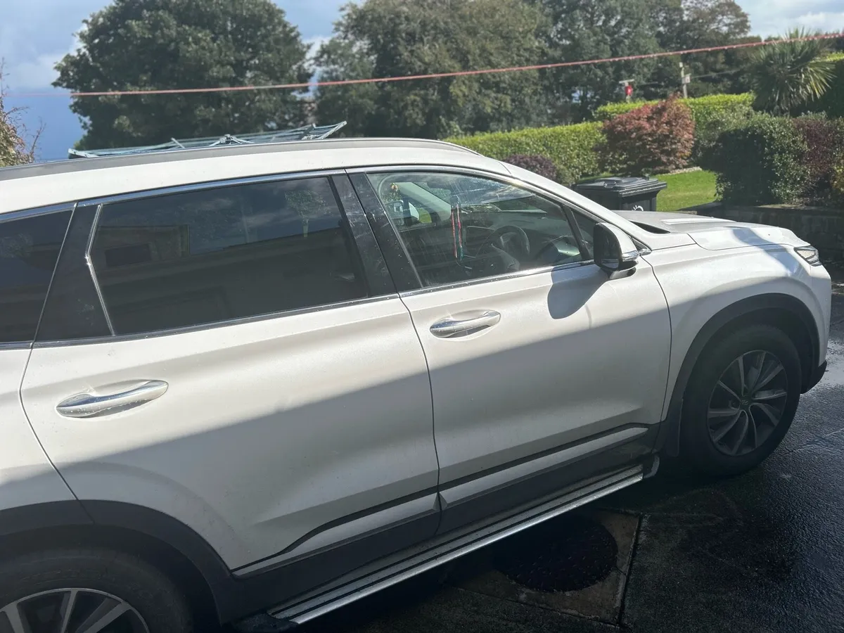 Hyundai Santa Fe 4WD Executive Plus - Image 4