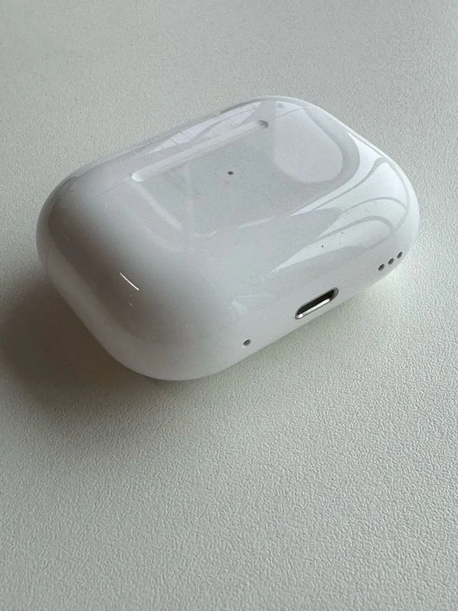 Airpods Pro 2 (Genuine Apple) with case and extra eartips - Image 4