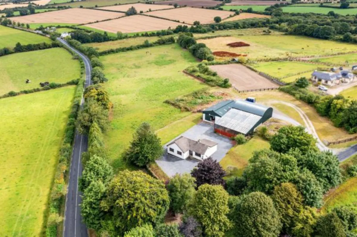 House, Stable Yard and Land for Sale. - Image 1