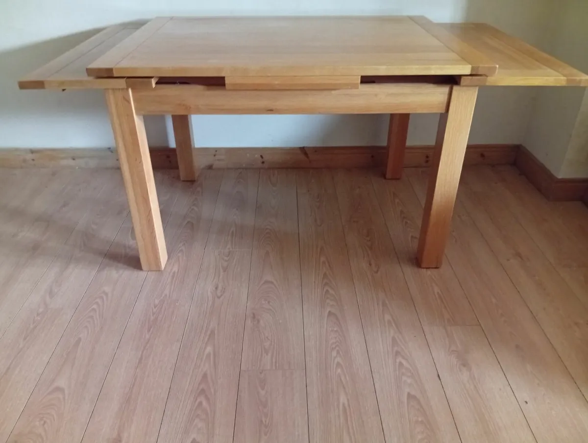 Oak Extendable kitchen/dining table - Image 1