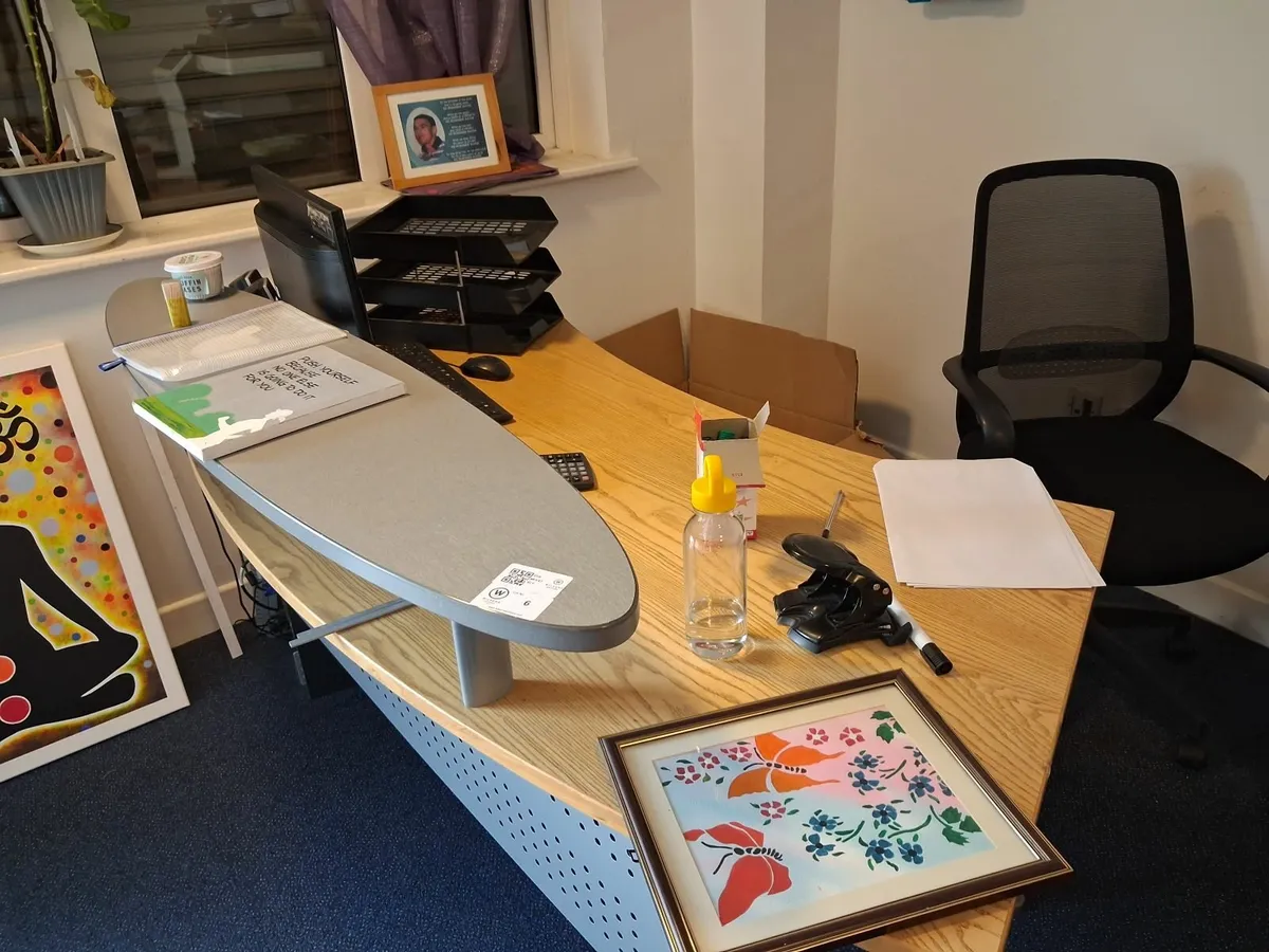 Online Auction Of An Office Desk, Chair & More! - Image 2