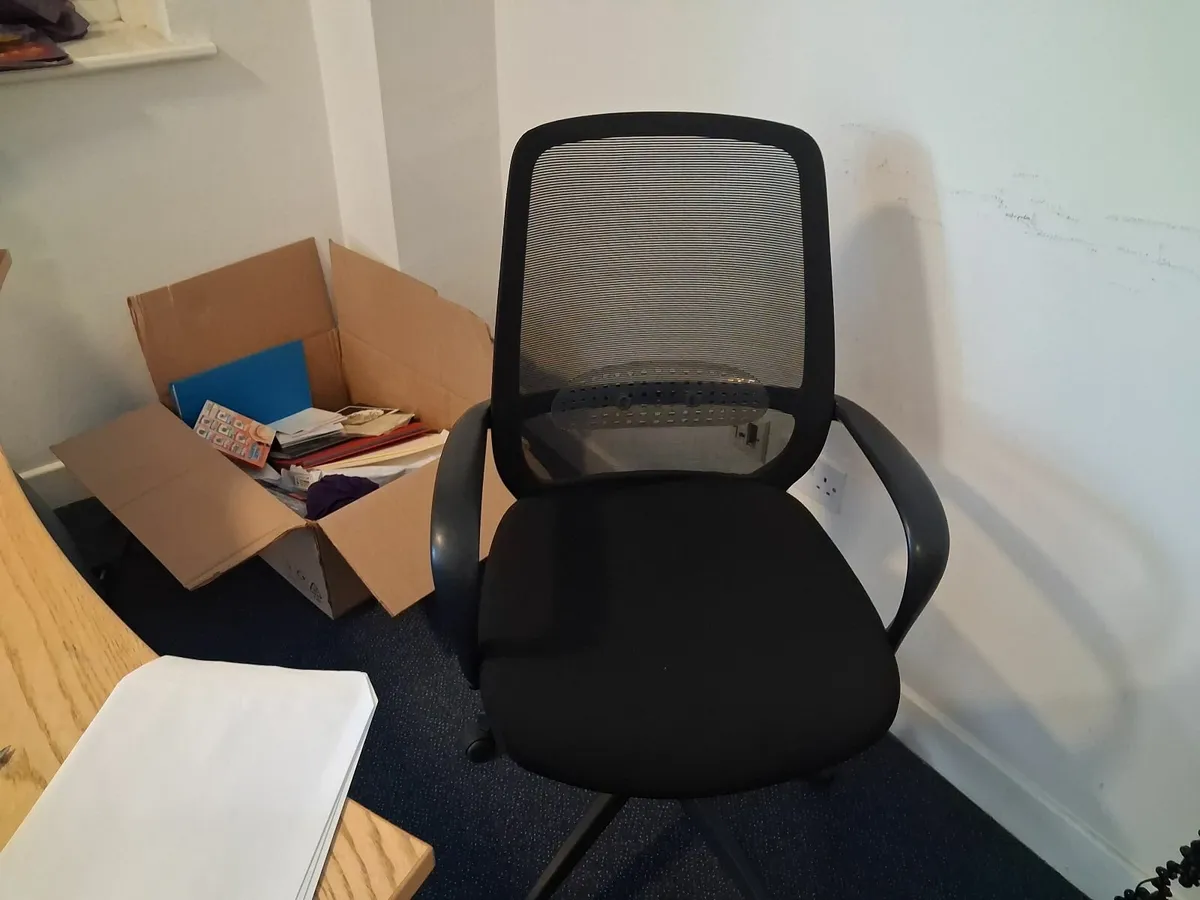 Online Auction Of An Office Desk, Chair & More! - Image 3