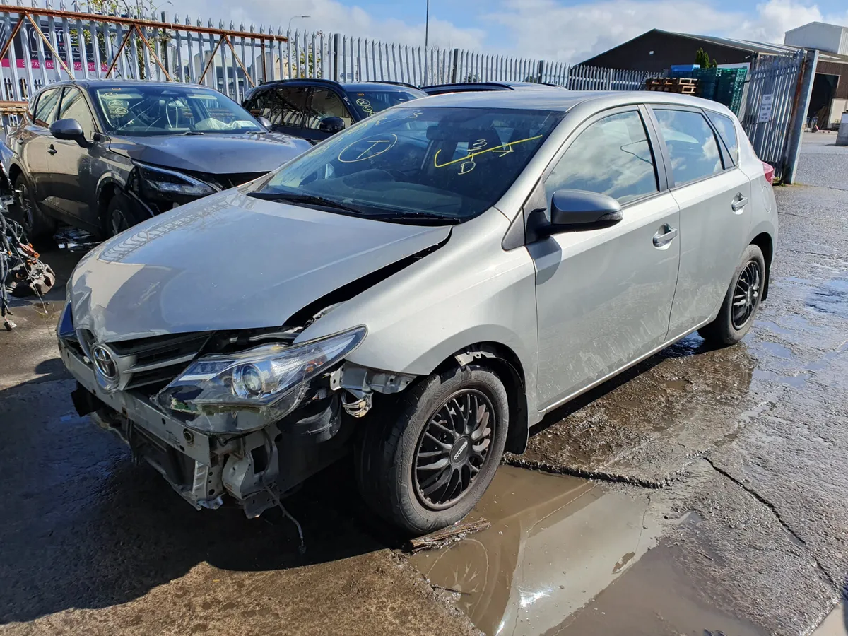 13 TOYOTA AURIS  1.4  D-4D FOR BREAKING - Image 1