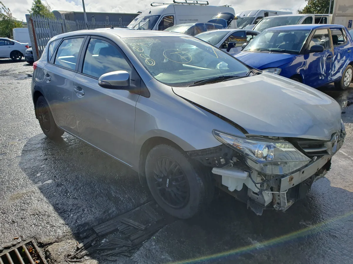 13 TOYOTA AURIS  1.4  D-4D FOR BREAKING - Image 2