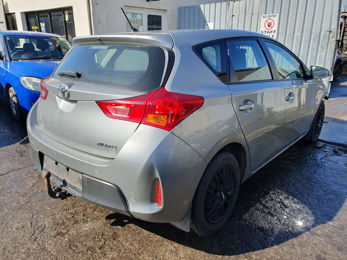 13 TOYOTA AURIS  1.4  D-4D FOR BREAKING - Image 3