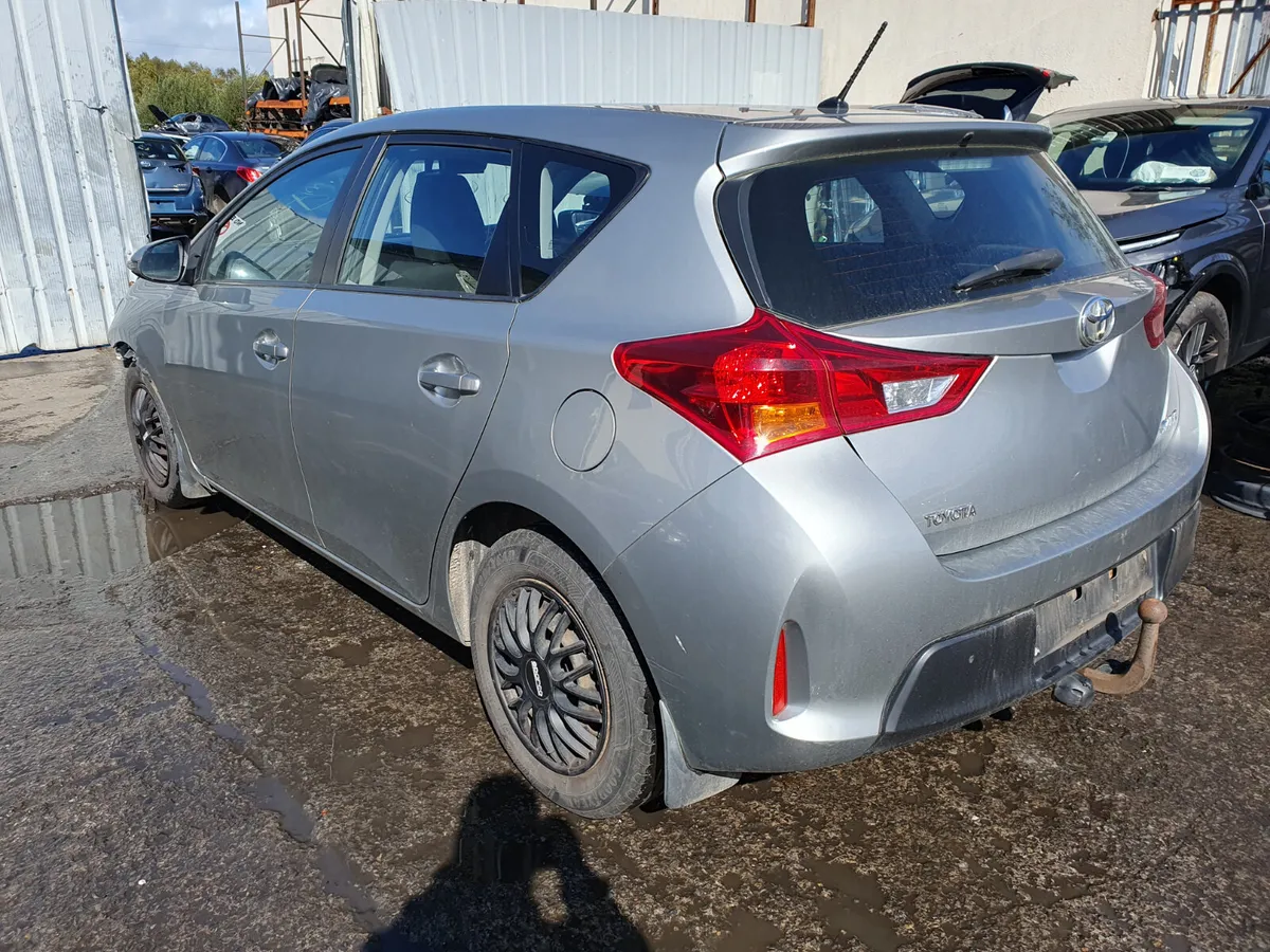 13 TOYOTA AURIS  1.4  D-4D FOR BREAKING - Image 4