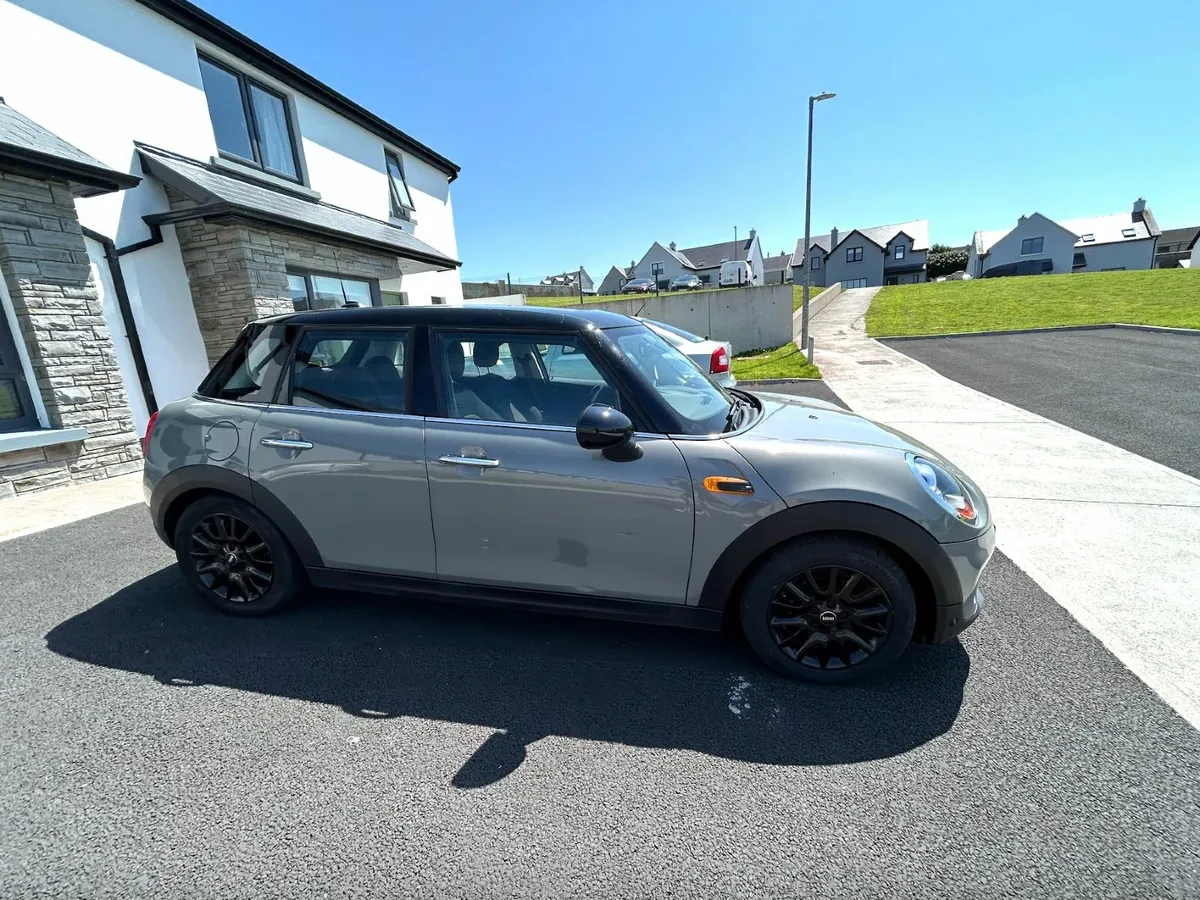Mini Cooper 2017 - Image 2