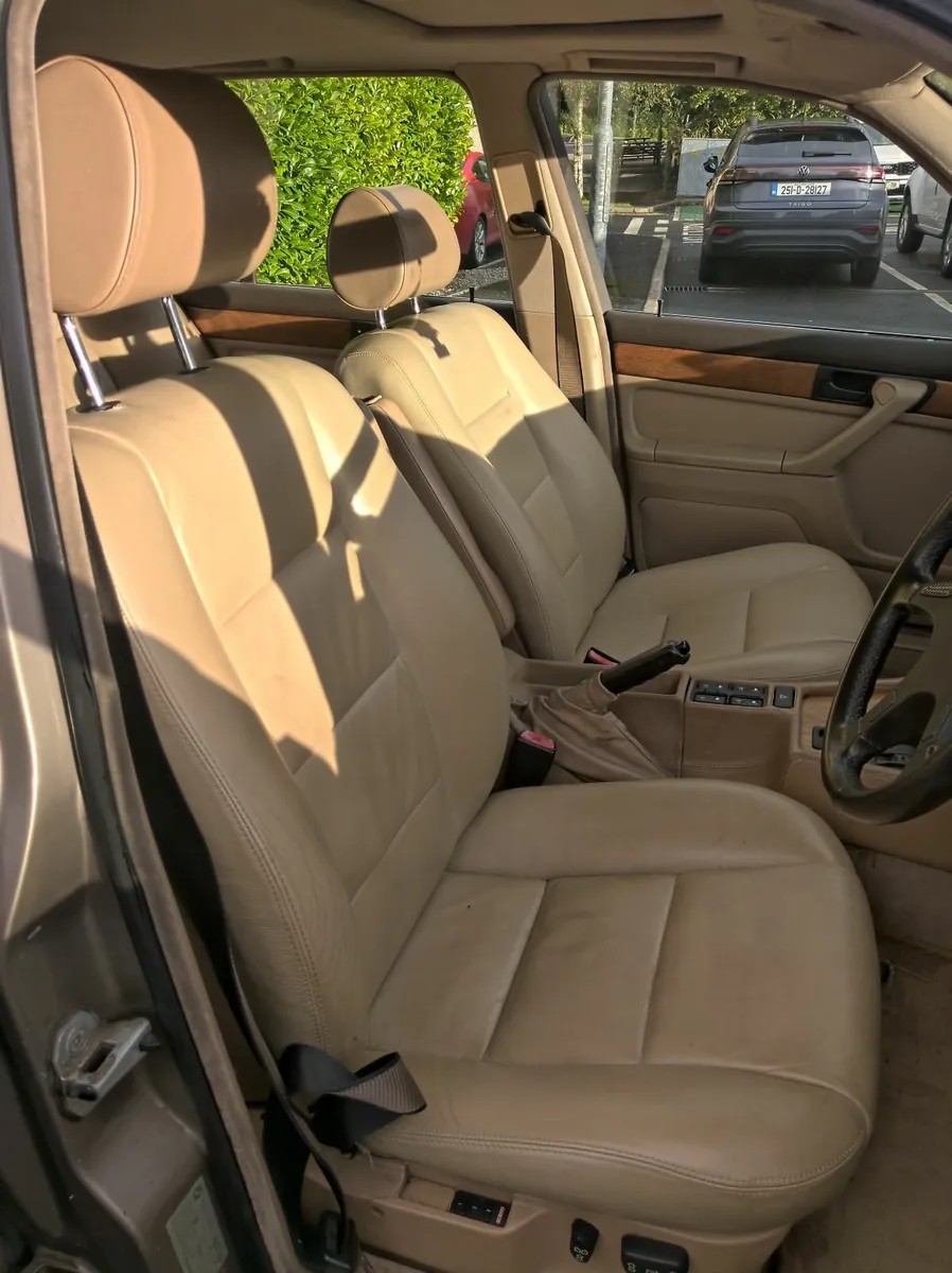 BMW 7-Series 1988 - Image 2