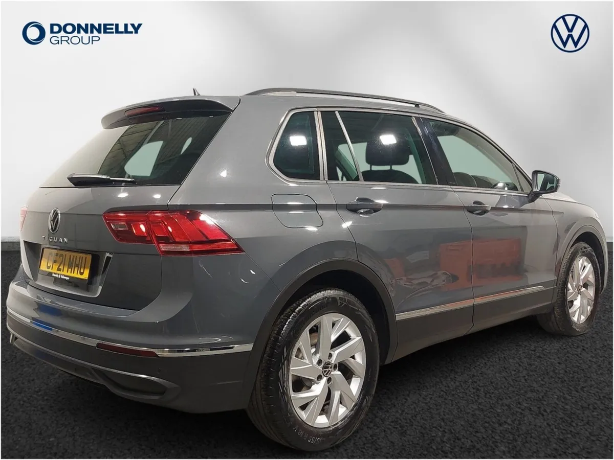 Volkswagen Tiguan Estate Life - Image 3